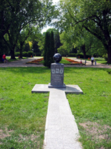 0117 - Gedenkstein am Stadtpark_jpg